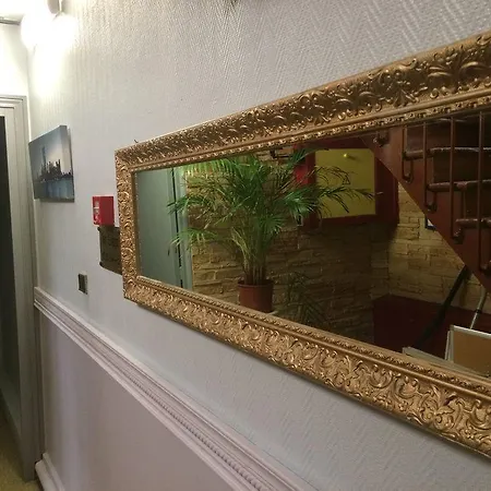 Mary's Hotel *